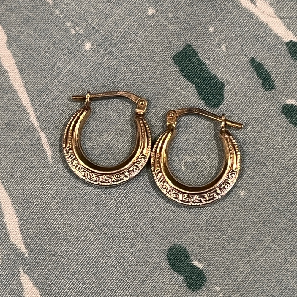 2 pairs of vintage gold sterling hoops. Lightweight and adorable - Picture 4 of 7